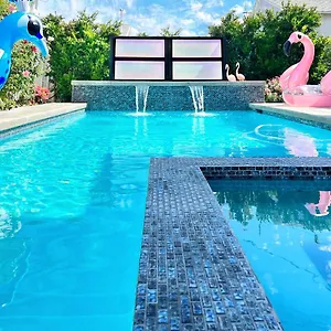  Villa Noho Luxury Oasis I Saltwater Pool-spa I Sleeps Up To 8 I 15 Mins From Hollywood USA